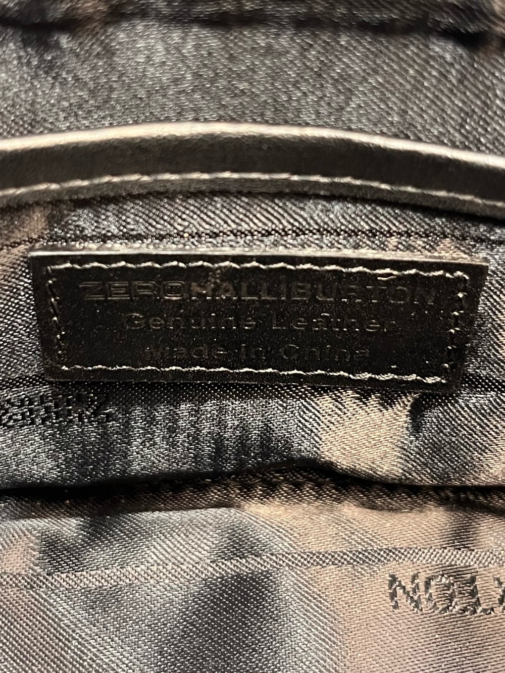 Zero Halliburton Black Leather Crescent Shoulder Bag Minimalist Y2K Rare - Picture 10 of 10